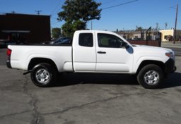 2018 Toyota Tacoma - Thumbnail 11