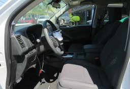 2022 Nissan Frontier - Thumbnail 21