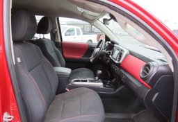 2019 Toyota Tacoma - Thumbnail 28