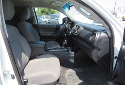 2020 Toyota Tacoma - Thumbnail 19