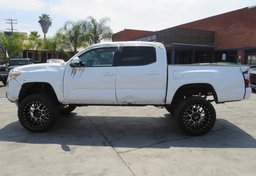 2020 Toyota Tacoma - Thumbnail 10