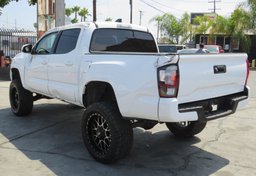 2020 Toyota Tacoma - Thumbnail 8