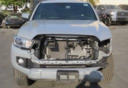 2019 Toyota Tacoma - Thumbnail 9