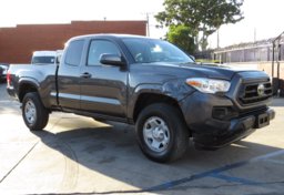 2021 Toyota Tacoma - Thumbnail 4