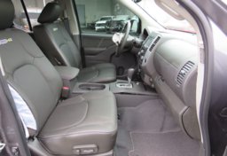 2020 Nissan Frontier - Thumbnail 26