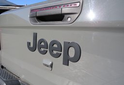 2020 Jeep Gladiator - Thumbnail 15