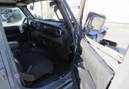 2020 Jeep Gladiator - Thumbnail 23