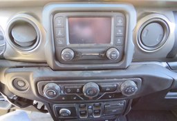 2020 Jeep Gladiator - Thumbnail 35