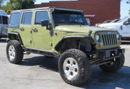 2013 Jeep Wrangler Unlimited - Thumbnail 2