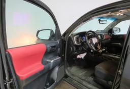 2016 Toyota Tacoma - Thumbnail 18