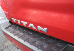 2018 Nissan Titan - Thumbnail 19