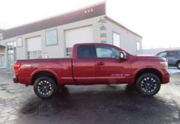 2018 Nissan Titan - Thumbnail 9
