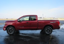 2018 Nissan Titan - Thumbnail 10
