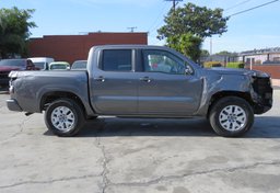 2022 Nissan Frontier - Thumbnail 11