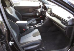 2019 Hyundai Veloster - Thumbnail 16