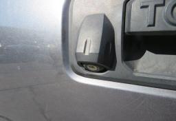 2016 Toyota Tacoma - Thumbnail 18