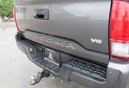 2017 Toyota Tacoma - Thumbnail 17