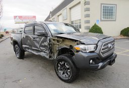 2017 Toyota Tacoma - Thumbnail 2