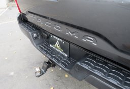 2017 Toyota Tacoma - Thumbnail 19