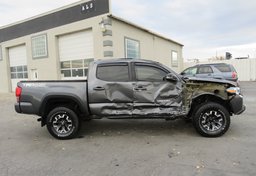 2017 Toyota Tacoma - Thumbnail 9