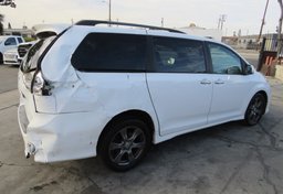 2017 Toyota Sienna - Thumbnail 10