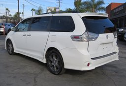 2017 Toyota Sienna - Thumbnail 7