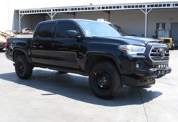 2019 Toyota Tacoma - Thumbnail 3