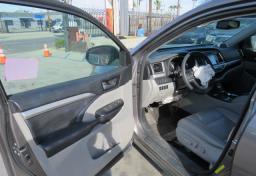 2016 Toyota Highlander - Thumbnail 21