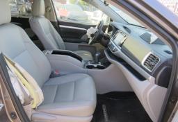 2016 Toyota Highlander - Thumbnail 26