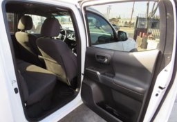 2019 Toyota Tacoma - Thumbnail 23