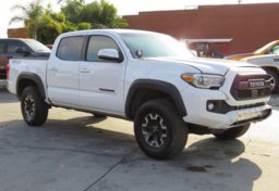 2019 Toyota Tacoma - Thumbnail 3