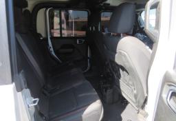 2022 Jeep Gladiator - Thumbnail 32