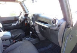 2015 Jeep Wrangler Unlimited - Thumbnail 24