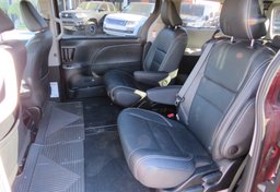 2015 Toyota Sienna - Thumbnail 27