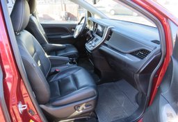 2015 Toyota Sienna - Thumbnail 24