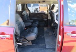 2015 Toyota Sienna - Thumbnail 26