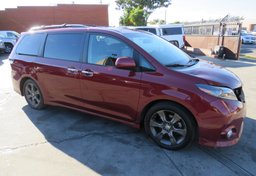 2015 Toyota Sienna - Thumbnail 2