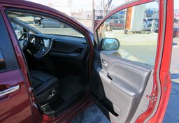 2015 Toyota Sienna - Thumbnail 20