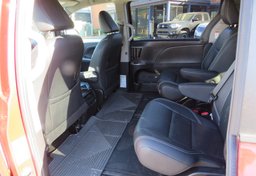 2015 Toyota Sienna - Thumbnail 29