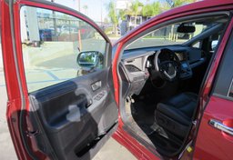 2015 Toyota Sienna - Thumbnail 19