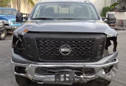 2018 Nissan Titan XD - Thumbnail 11