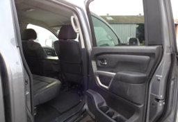 2018 Nissan Titan XD - Thumbnail 26