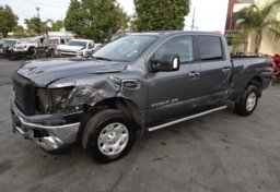 2018 Nissan Titan XD - Thumbnail 2