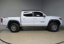 2017 Toyota Tacoma - Thumbnail 12