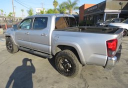 2020 Toyota Tacoma - Thumbnail 4