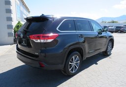 2017 Toyota Highlander - Thumbnail 6