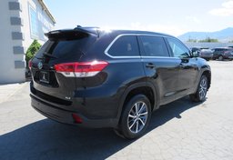 2017 Toyota Highlander - Thumbnail 8