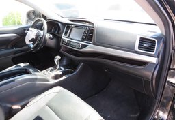 2017 Toyota Highlander - Thumbnail 24