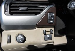 2015 Chevrolet Suburban - Thumbnail 30