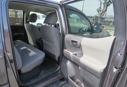 2020 Toyota Tacoma - Thumbnail 32